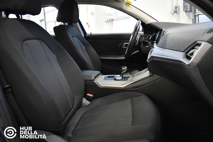 BMW 320d 48V xDrive Touring Business Advantage